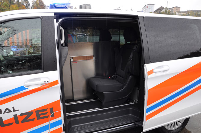 Regionalpolizei Wohlen Mercedes V-Klasse mit VI-9000 Lichtbalken