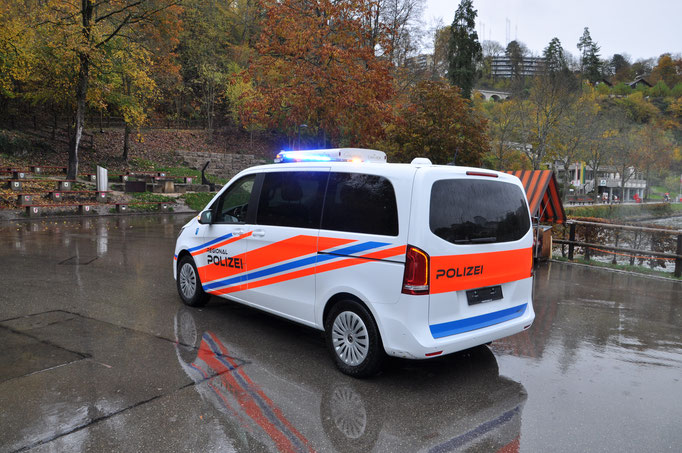 Regionalpolizei Wohlen Mercedes V-Klasse mit VI-9000 Lichtbalken