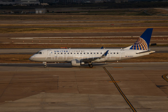 United Express Embraer E-175