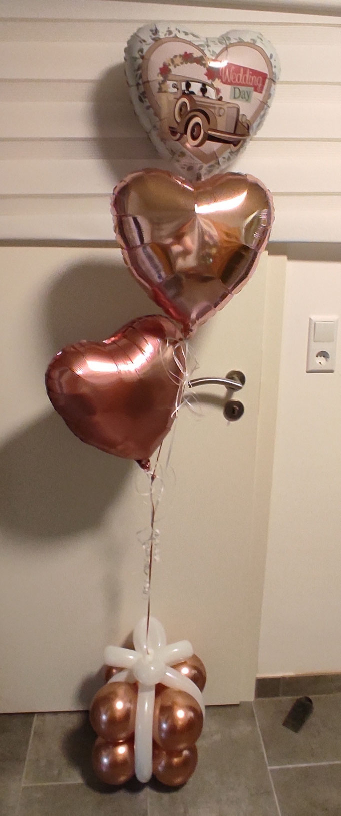 Ballonkiste mit Folienballon 45 cm Motivherz + 2 neutrale Herzen - 25,00 €