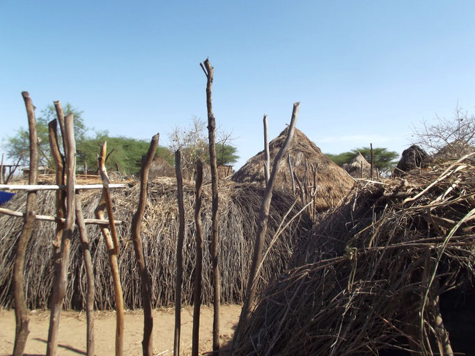 Le village des Karo à Koltcho Kolcho en Ethiopie. Voyage Séjour Trek Trekking Randonnée Road Trip en Ethiopie Visite de la Vallée de l'Omo en Ethiopie. 