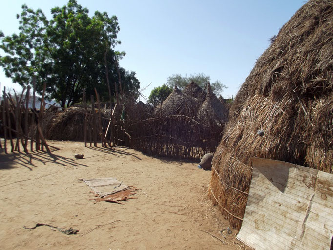 Le village des Karo à Koltcho Kolcho en Ethiopie. Voyage Séjour Trek Trekking Randonnée Road Trip en Ethiopie Visite de la Vallée de l'Omo en Ethiopie. 