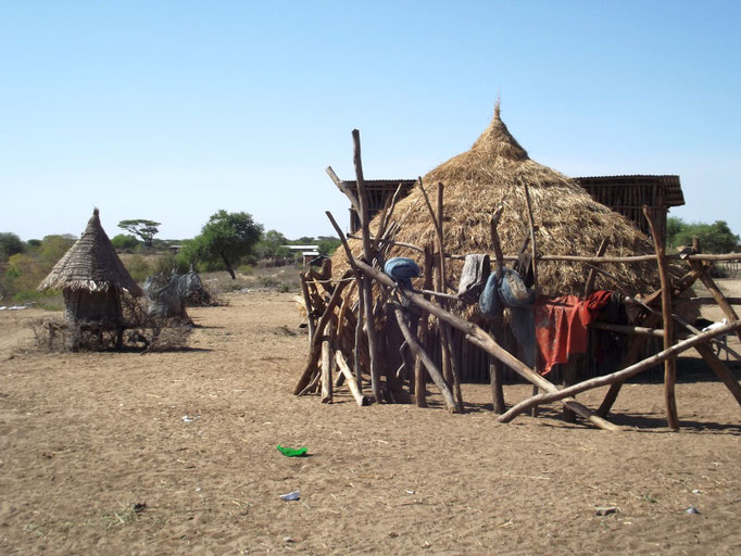 Le village des Karo à Koltcho Kolcho en Ethiopie. Voyage Séjour Trek Trekking Randonnée Road Trip en Ethiopie Visite de la Vallée de l'Omo en Ethiopie. 