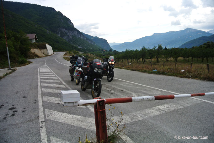 Balkan 2014 • Montenegro • Grenzübergang Vermosh