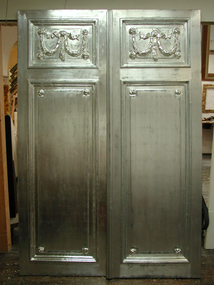 Tür mit Blattsilber und Aluminium