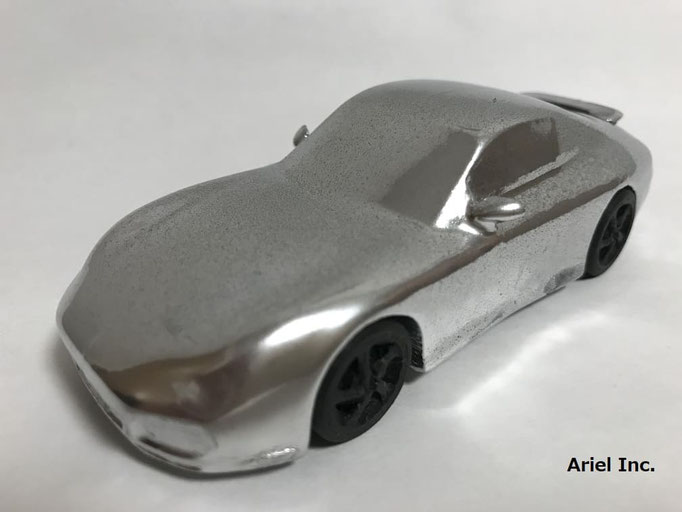 自動車、タイヤ／ホイールの一体模型