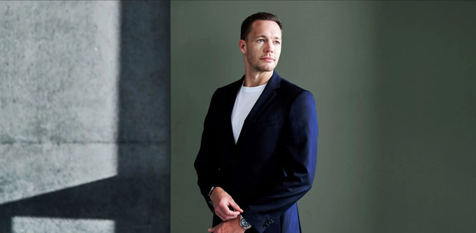 Business-Portrait beim Fotoshooting mit professionellem Make-up in Münster – Styling von Lena Jani