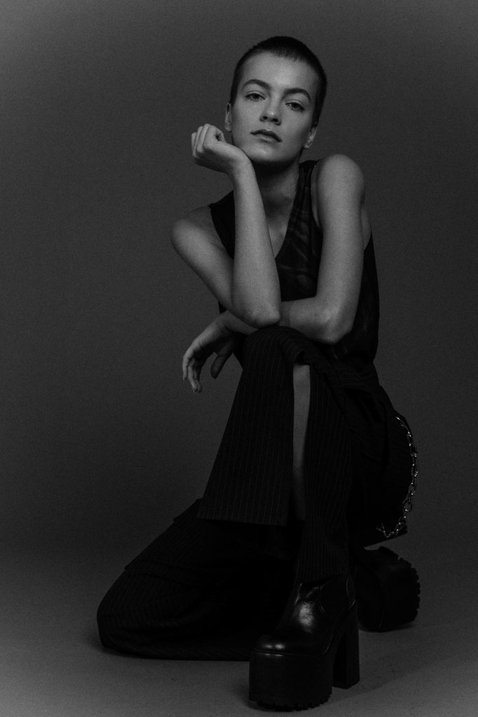 Professionelles Hair & Make-up für Commercial Fotoshooting und Videoproduktion – Make-up Artist aus Münster