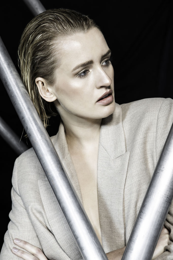 Hair & Make-up Artist für Editorial Beauty Shooting – präzises Make-up im Close-up