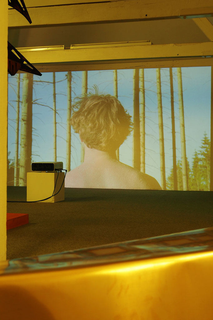 Videoinstallation „Komm Feuer, geh mit mir ein Stück“ von Jacob Ott, Foto: Marco Völzke