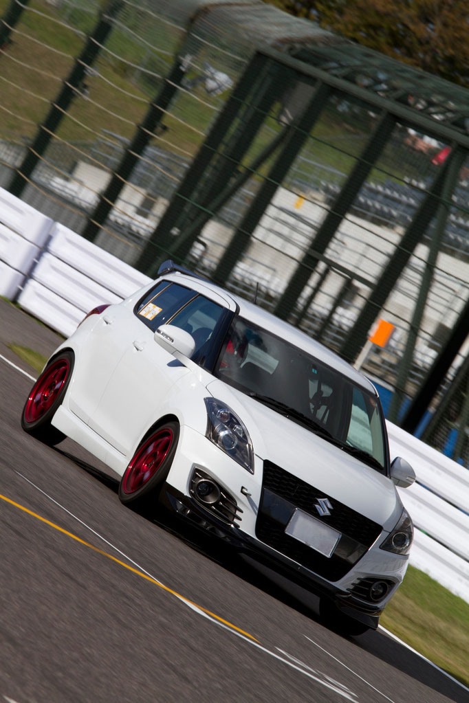 スイフト・スポーツ（KUNI池田自動車販売様 デモカー）
