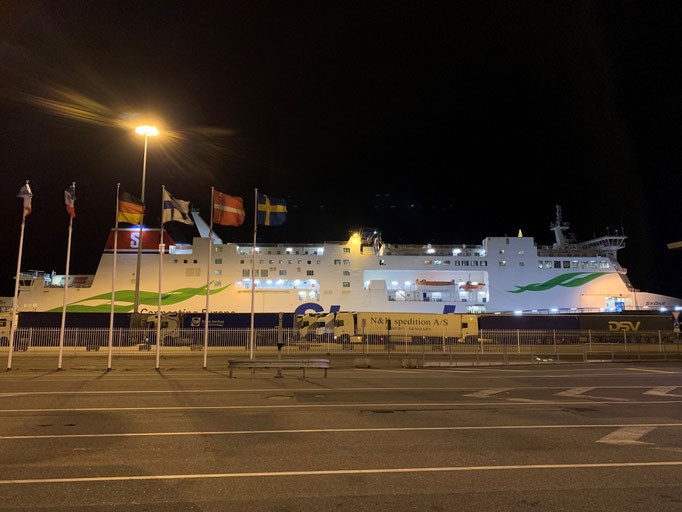 Abfahrt der Fähre um 22:30