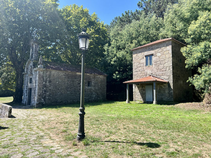 Capela e Ermida de Santiaguiño do Monte (Kapelle und Einsiedelei Santiaguiño do Monte)