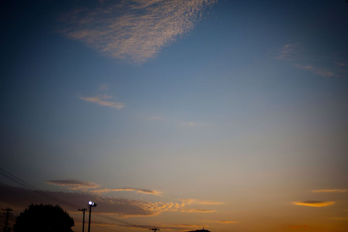 夕暮れ　赤と青のグラデーション