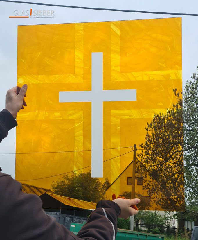 Gelbbeize gefärbt