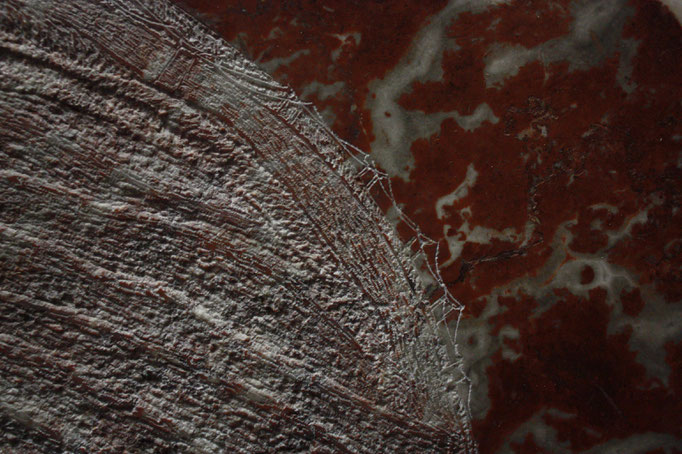 Top of, gravure sur marbre au blanc de titane, 50x50 cm, 2017.