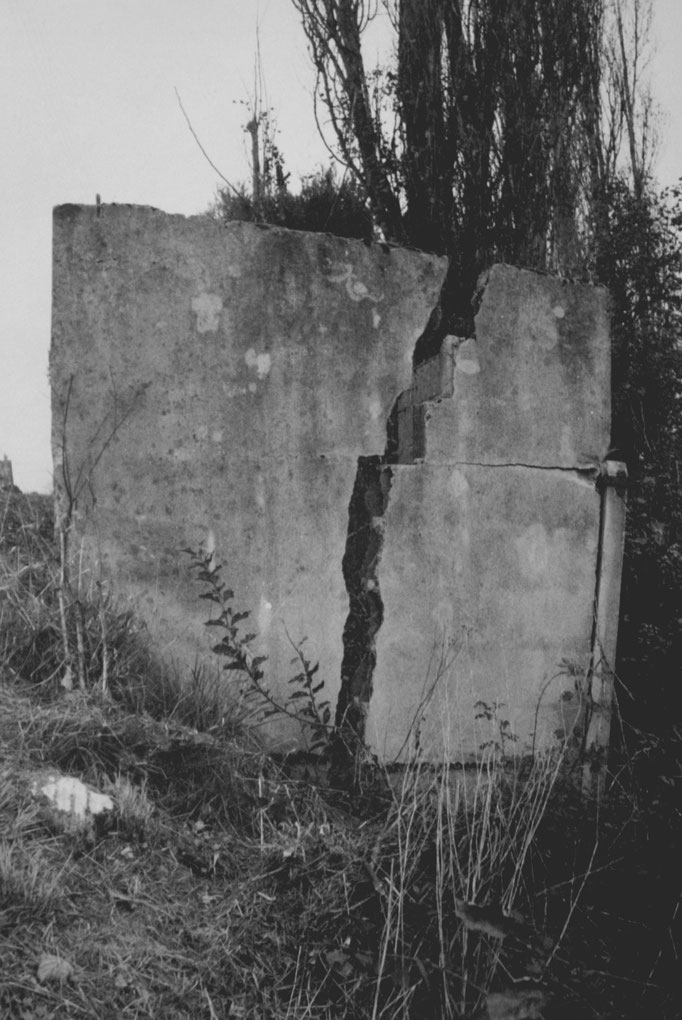 Photographie extraite de la série «Qui avait disposé du ciment sous les plaines?» Tirages noir et blanc sur papier Cyclus 300 gr. 12 photographies 50x65 cm. 2014.
