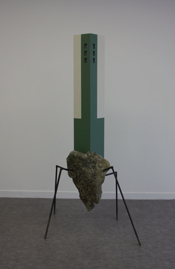 Le grand soulèvement, pierre, fer à béton et bois peint, 60x70x160 cm, 2016.