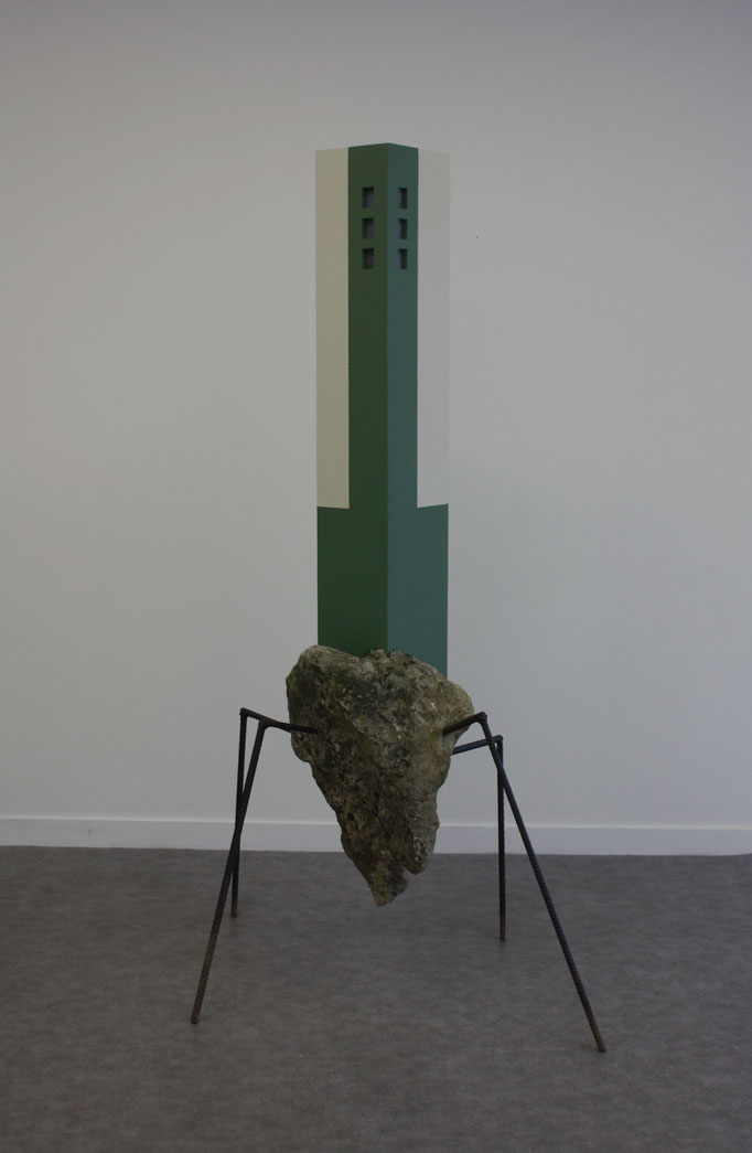 Le grand soulèvement, pierre, fer à béton et bois peint, 60x70x160 cm, 2016.