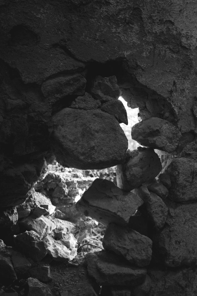 Photographie extraite de la série «Qui avait disposé du ciment sous les plaines?» Tirages noir et blanc sur papier Cyclus 300 gr. 12 photographies 50x65 cm. 2014.