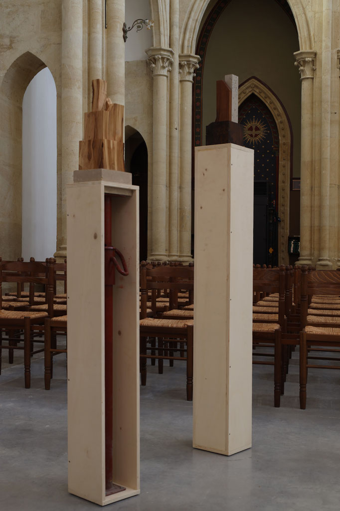  Vue de l'exposition À la vitesse de la poussière, 2022, Art en Chapelles, Doubs. Soutenue par la DRAC BFC.Photo : Grabriel Vieille.