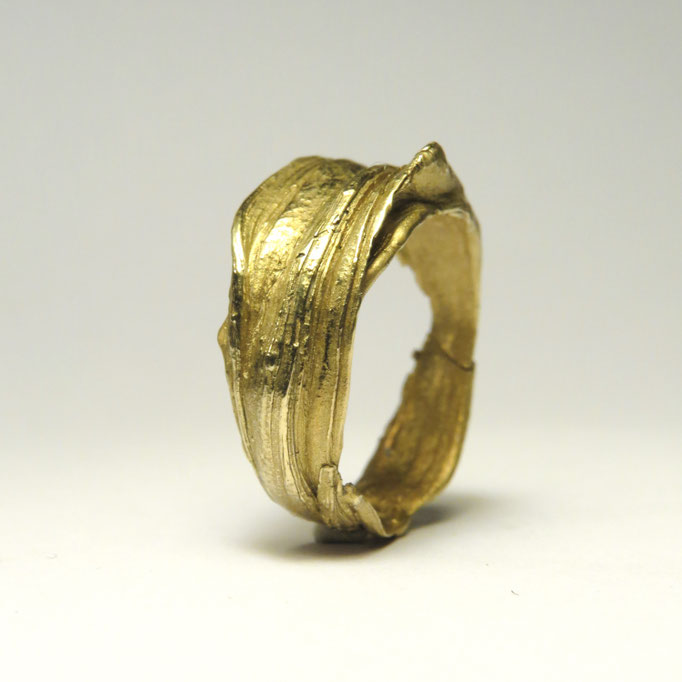 bague dorée Mitsuro Hikime stage