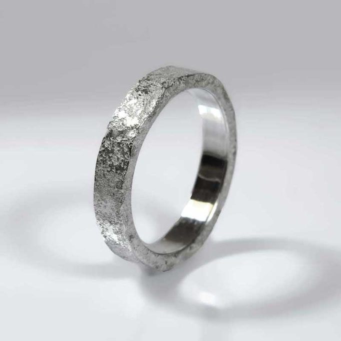 bague homme roche brute 