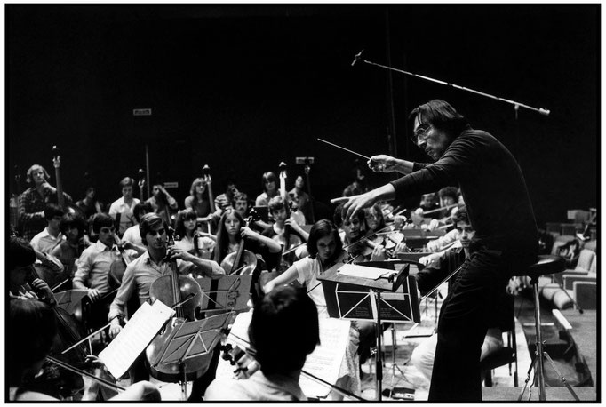 Claudio Abbado with European Community Youth Orchestra, Rhône-Alpes, Courchevel, France, 1980 © courtesy Contrasto/Magnum/Martine Franck