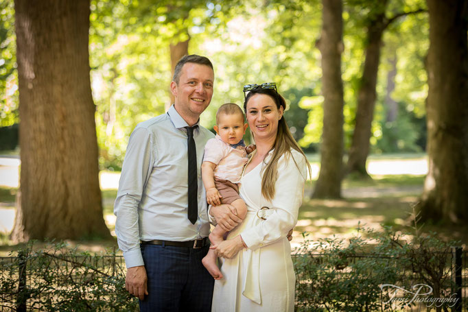Klassisches Familienportrait in Ulm – natürliche und zeitlose Familienfotos draußen