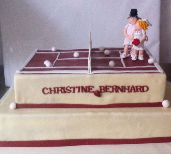 Tennisplatz als Hochzeitstorte