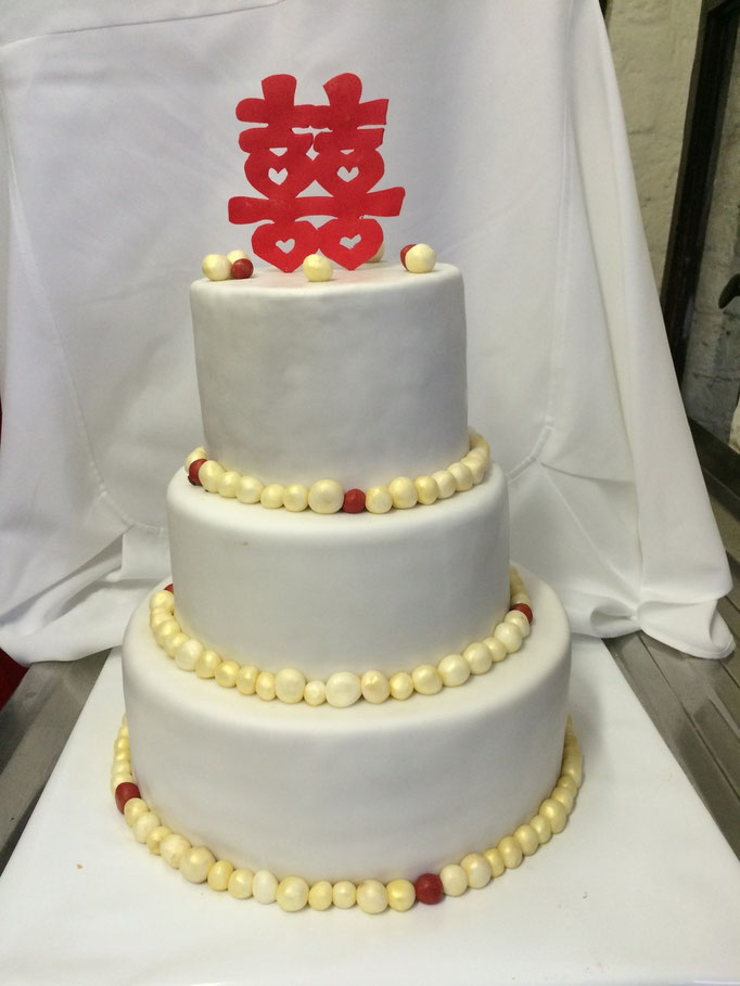 Budistische Hochzeitstorte