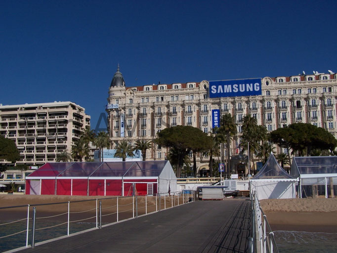 habillage structure sur plage CANNES