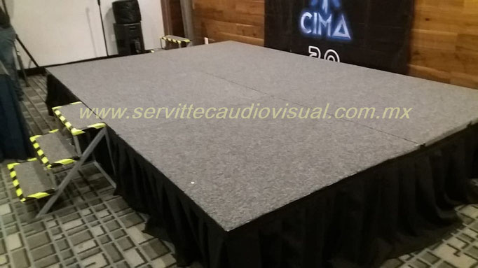 Templete alfombrado con faldon negro de 3.60x2.40.  18