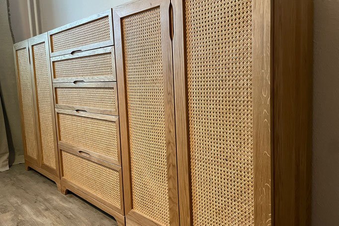 Wienergeflecht in einem Schrank