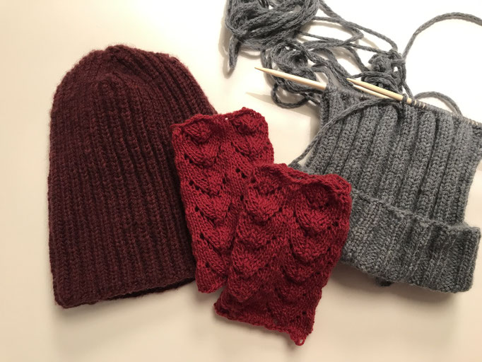 Cashmere-Handwärmer und Mützen