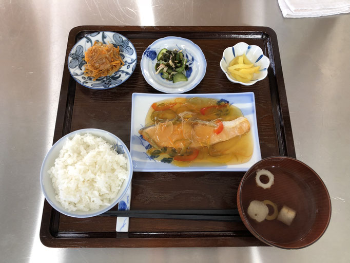 鮭の甘酢餡かけ