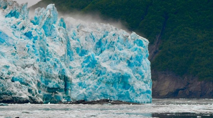 Großer Tsaa-Gletscher in der Icy Bay in Alaska