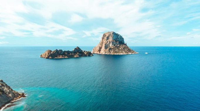Der Felsen Sa Galera vor Es Vedra in Ibiza
