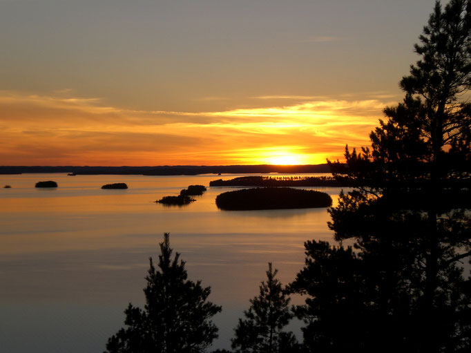 Lassen Sie die Seele baumeln und genießen Sie zu zweit traumhafte Sonnenuntergänge auf dem See