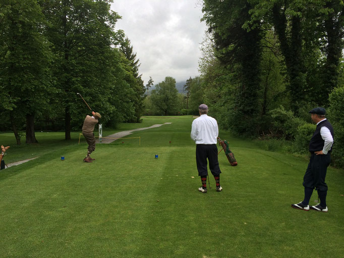 Genussvolles Golfspiel im Swiss Hickory Golf Club