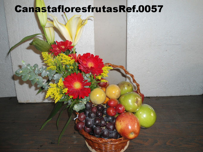 FLORISTERIA LOS FRUTALES.CANASTA DE FRUTAS Y FLORES  REFERENCIA N0057