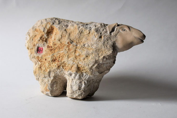 "Mouton" Taille directe. Pierre de Bourgogne. 30x20x12 cm