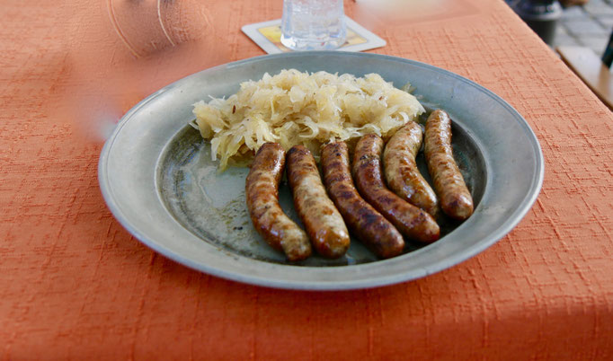 Nürnberger Rostbratwürstel mit Kraut Sehenswürdigkeiten Deutschland Nürnberg