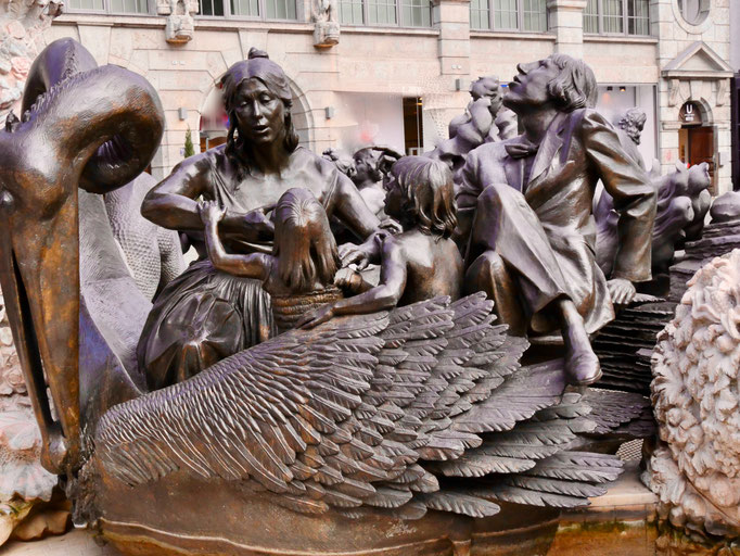 Der "Ehebrunnen" in Nürnberg Sehenswürdigkeiten Deutschland Nürnberg