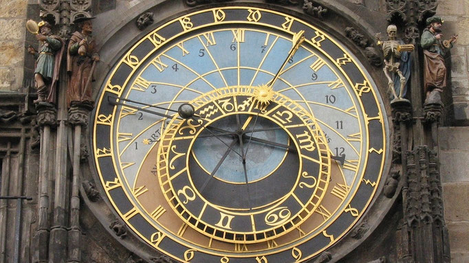 Astronomische Uhr an der Lorenzkirche Sehenswürdigkeiten Deutschland Nürnberg
