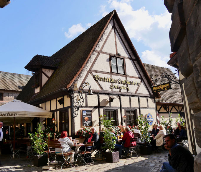 Nürnberger Gasthaus im Handwerkerhof Sehenswürdigkeiten Deutschland Nürnberg