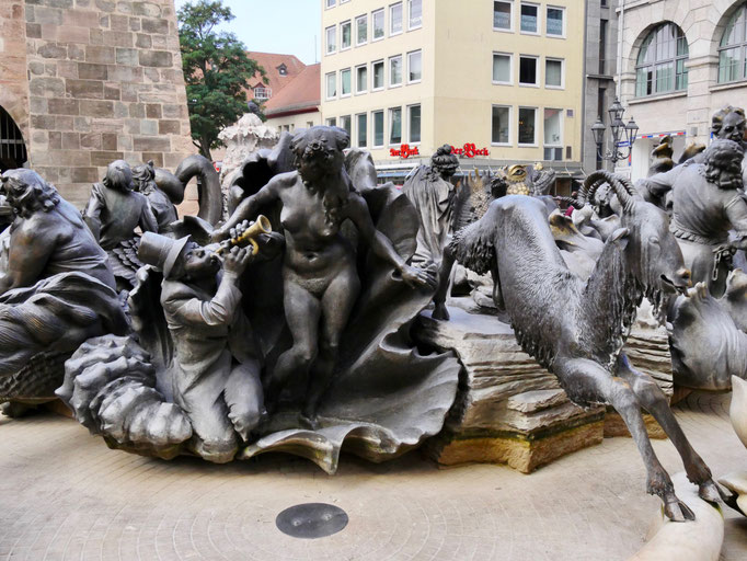 Der "Ehebrunnen" in Nürnberg Sehenswürdigkeiten Deutschland Nürnberg