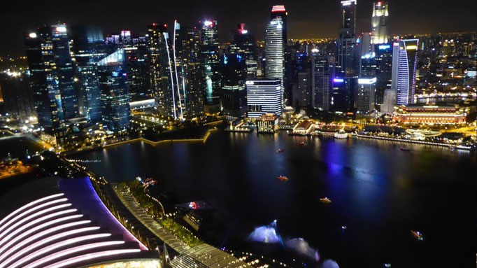 Bild: Blick auf Singapur vom Observation Deck des Marina Bay Sands Hotel