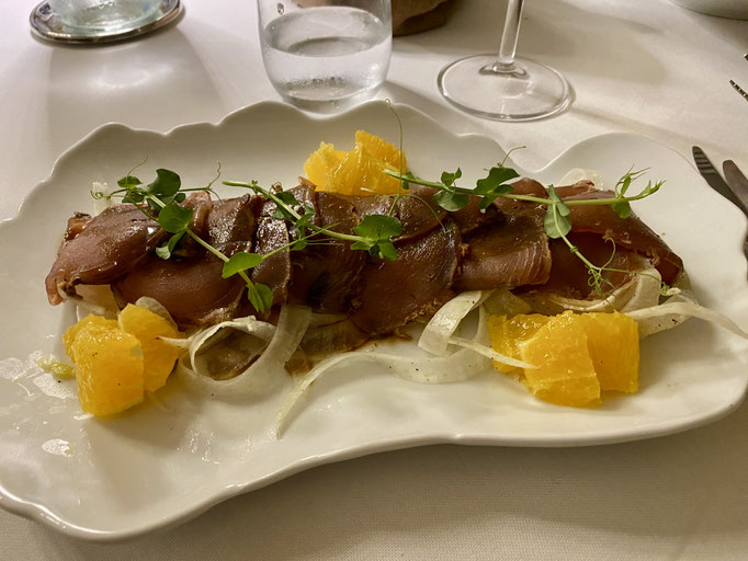 Roher Thunfisch mit Fenchel und Orangen