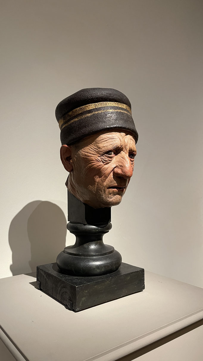 Skulptur eines alten Mannes